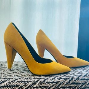 Marc Fisher Pumps